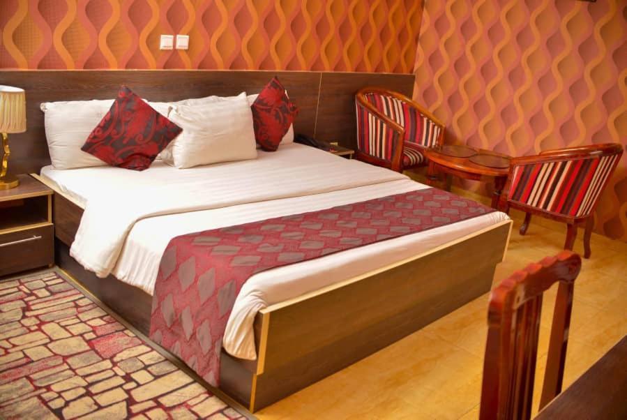 Fawzy Hotel Ibadan Exterior photo