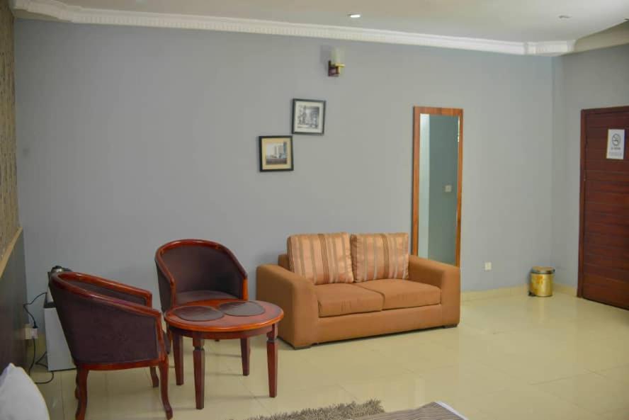Fawzy Hotel Ibadan Exterior photo
