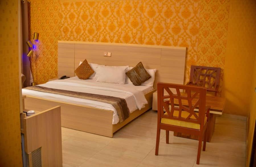 Fawzy Hotel Ibadan Exterior photo