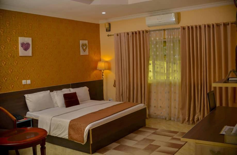 Fawzy Hotel Ibadan Exterior photo